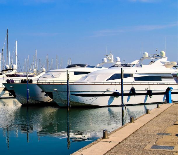 Bateau avec films solaires